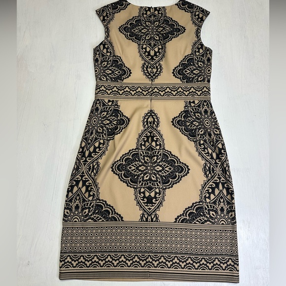 London Times Sheath Dress Size 12 Tan Black Medallion Print Stretch - Picture 2 of 7